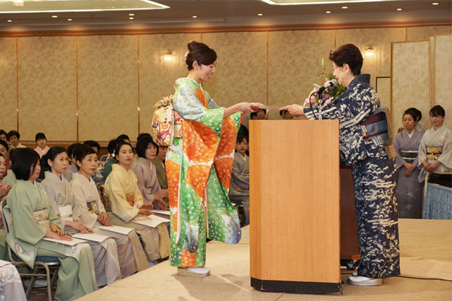 平成25年度 装賀きもの学院 新年の会写真3