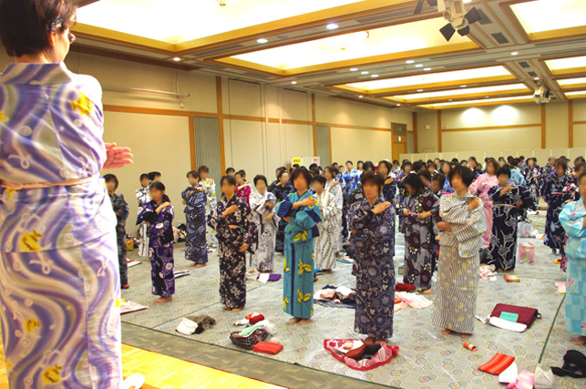 平成27年度 「第37回 ゆかた祭り」～人・和・美～ ゆかたのきつけ講習会