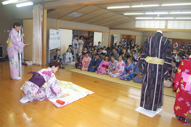 平成28年度「第38回 ゆかた祭り」 ゆかたのきつけ講習会