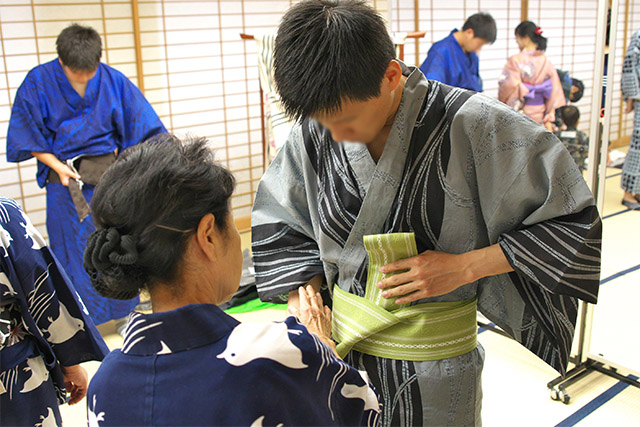 平成29年度 「第39回 装賀きもの学院 ゆかた祭り」 ゆかたのきつけと帯結講習会